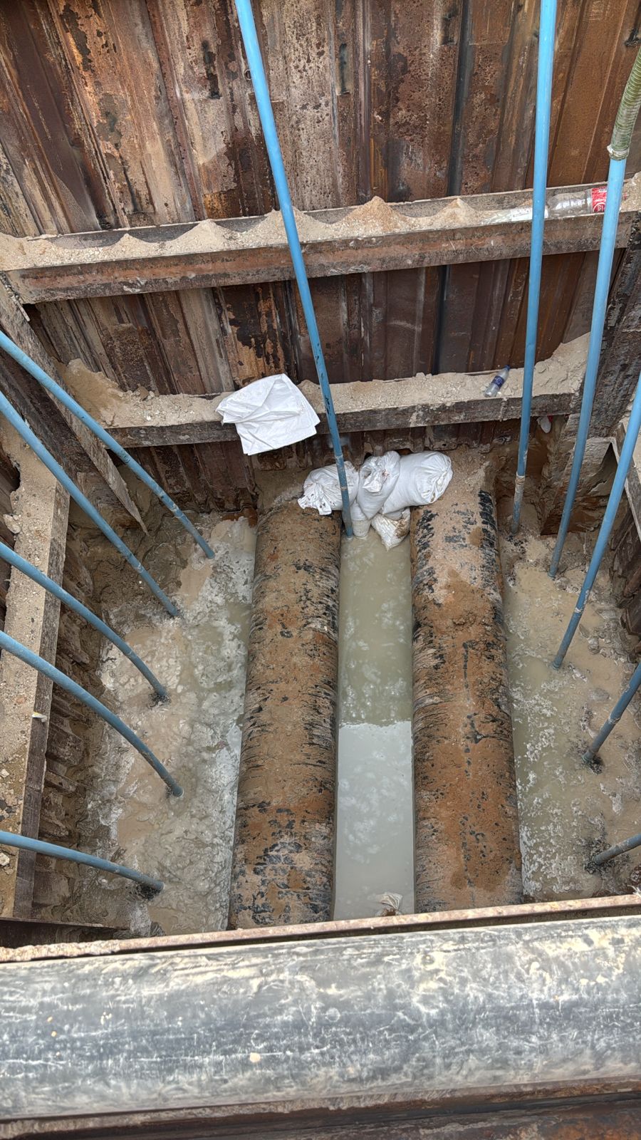 Exposed DN500 chilled water pipelines during dewatering works in Abu Dhabi