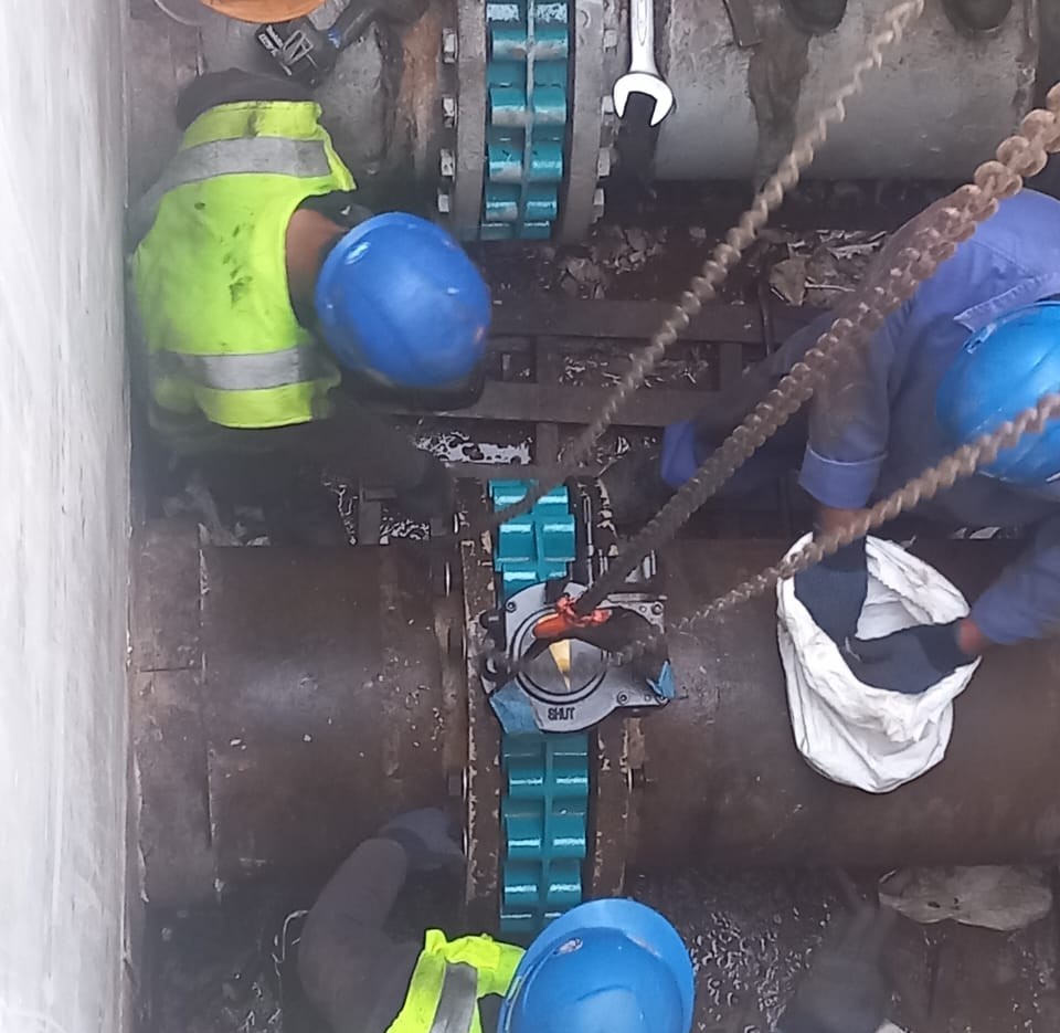 DN500 chilled water valve replacement mechanical work at Danat Development Abu Dhabi