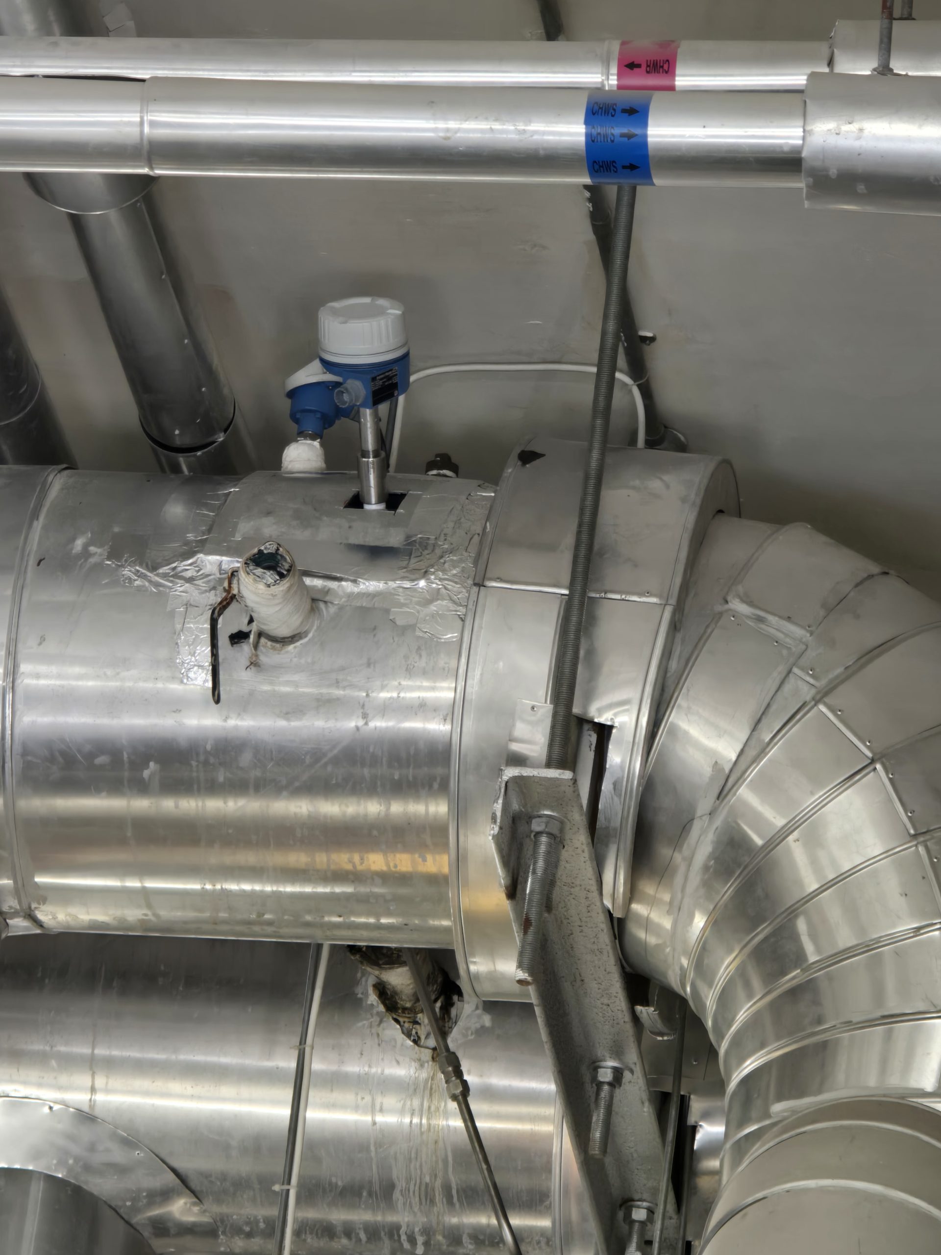 Completed thermowell and temperature instrument installation on chilled water piping in Abu Dhabi