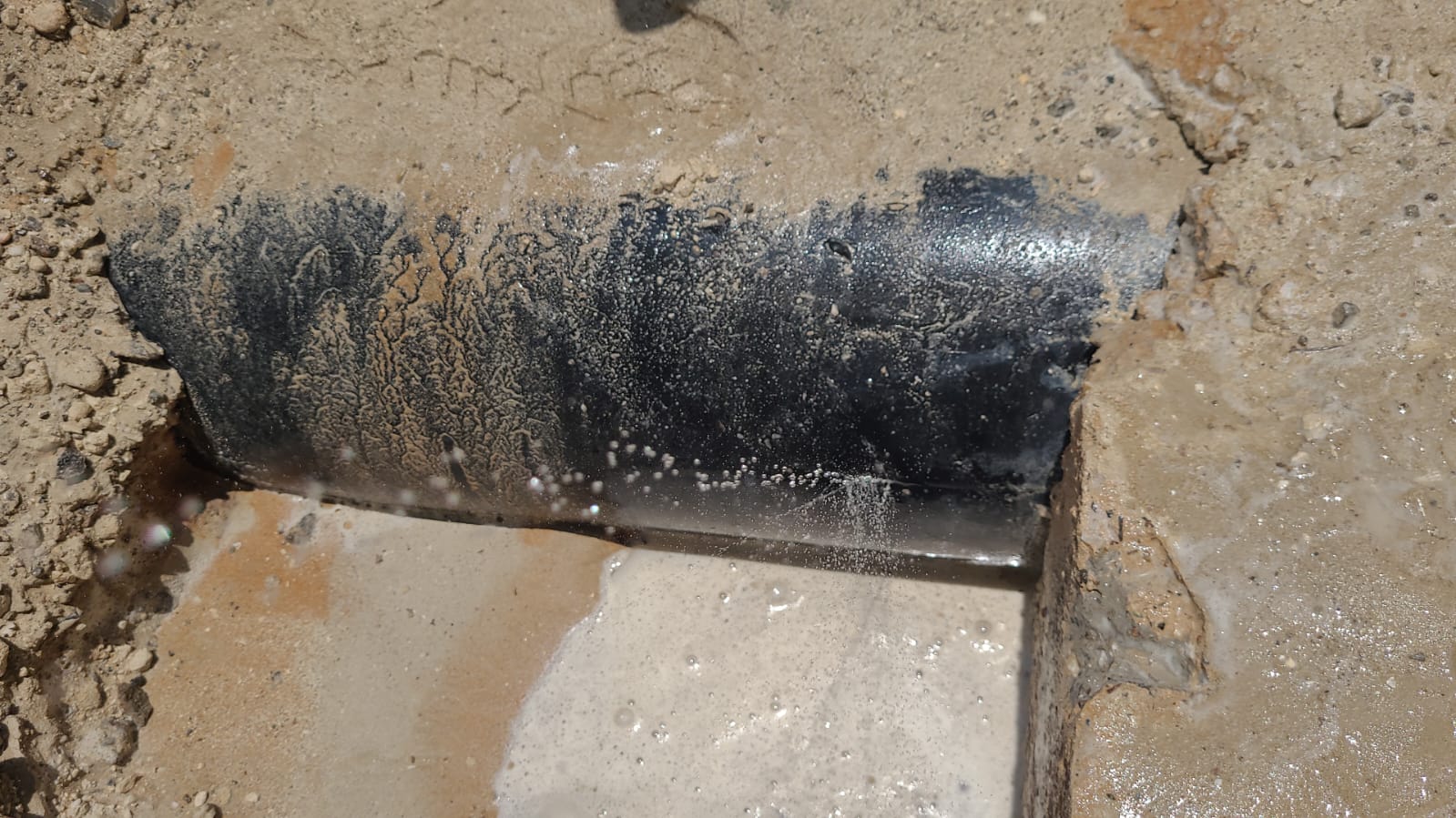 Active underground pipe leakage requiring emergency repair and rectification in Abu Dhabi